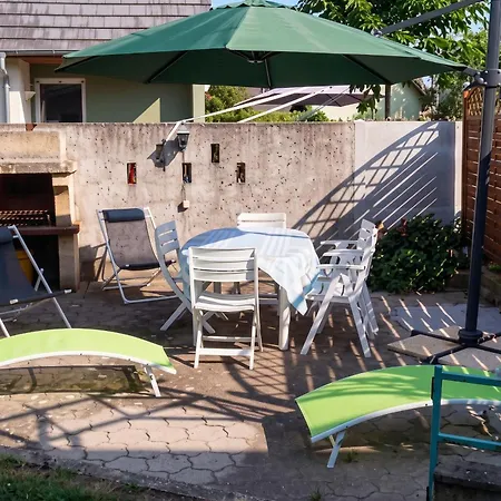 Maison Enchanteur A Avec Jardin Paisible